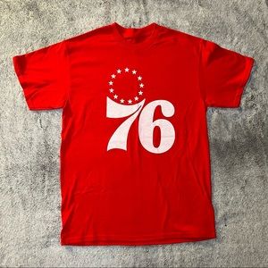 ✨ SOLD ✨ Philadelphia 76ers T-Shirt